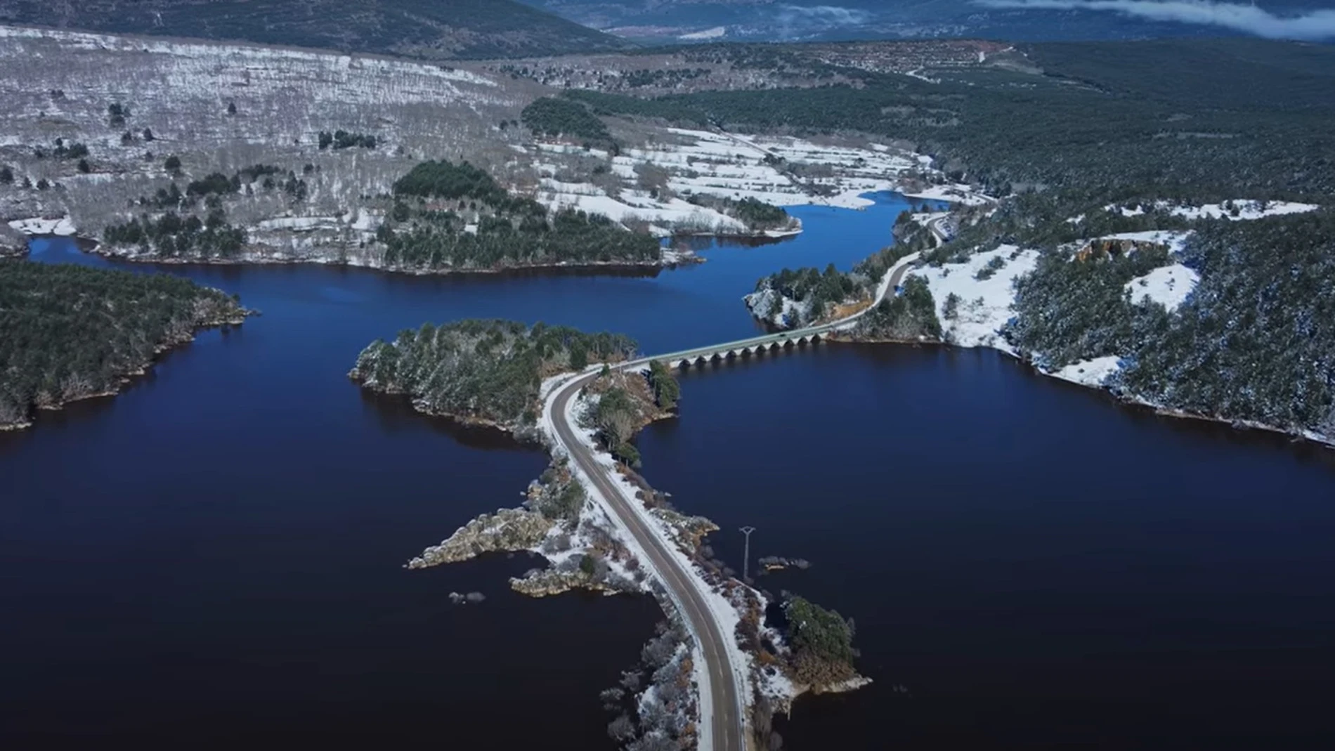 Panorámica del embalse de La Cuerda del Pozo, en Vinuesa (Soria)