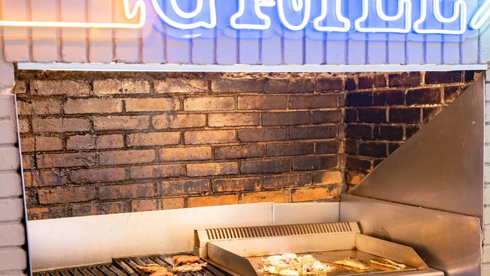 Descubre el buffet libre más popular de Canarias, con platos tradicionales y sabor local
