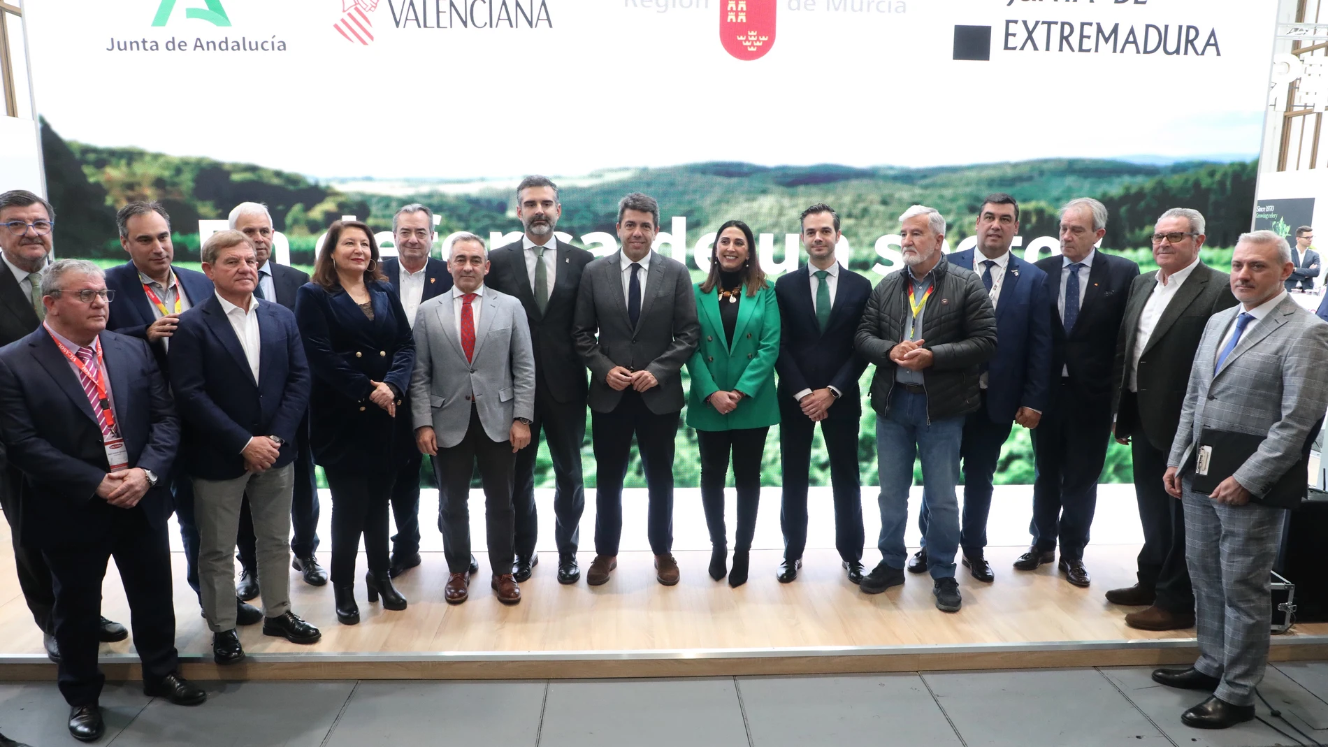 La Generalitat firma una declaración conjunta con Andalucía, Extremadura y Murcia en favor de un sector hortofrutícola sólido, competitivo y sostenible