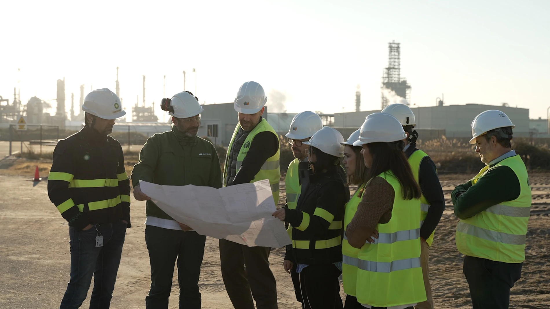 Personal de Bp e Iberdrola en el terreno