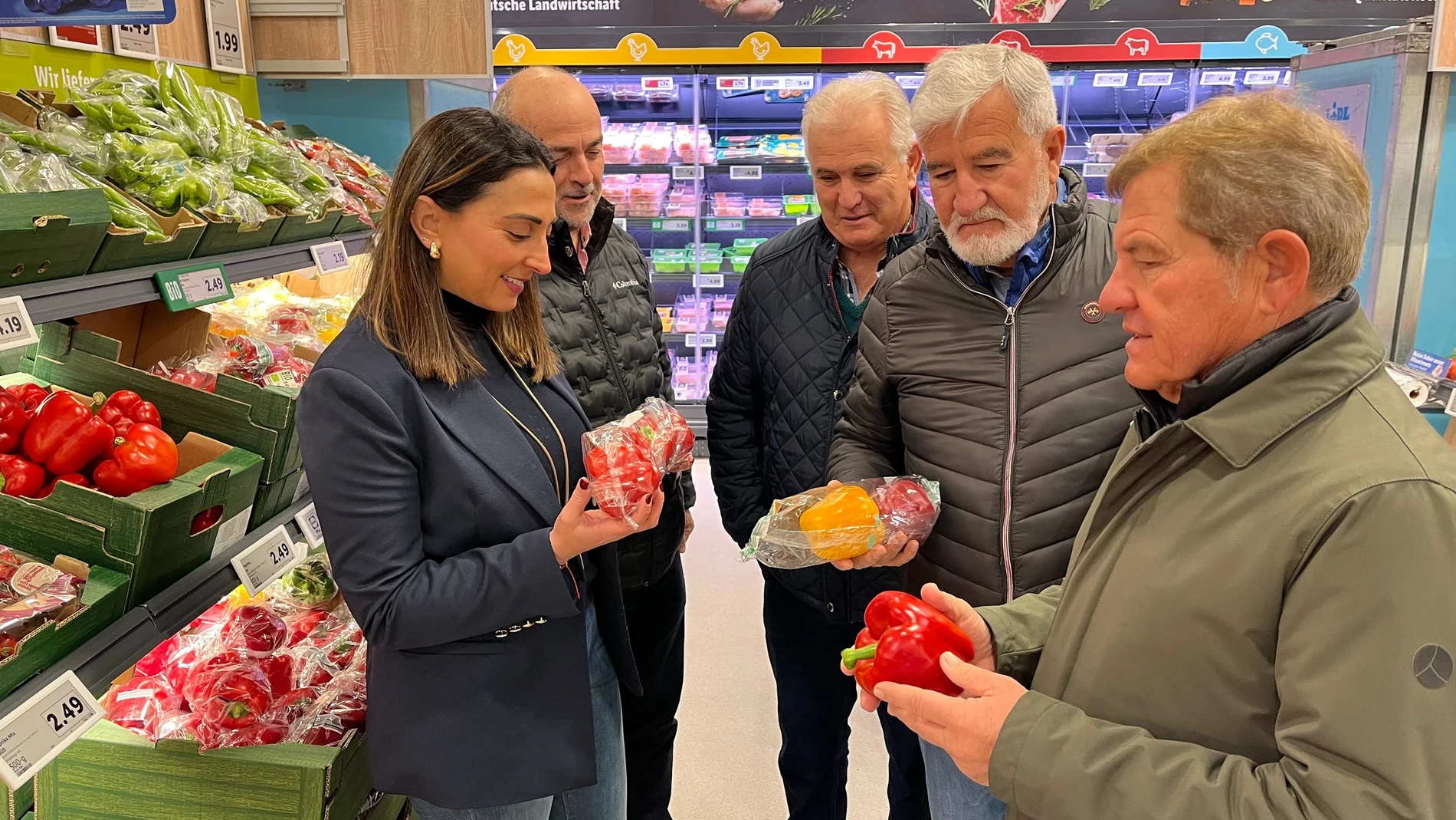 La consejera Sara Rubira en un supermercado de Berlín donde se comercializan productos hortofrutícolas de la Región de Murcia