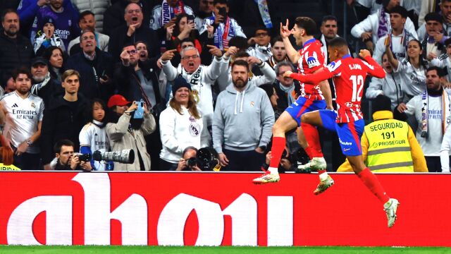 Encuentro de liga entre el Real Madrid y al Atletico de Madrid. © Jesús G. Feria.