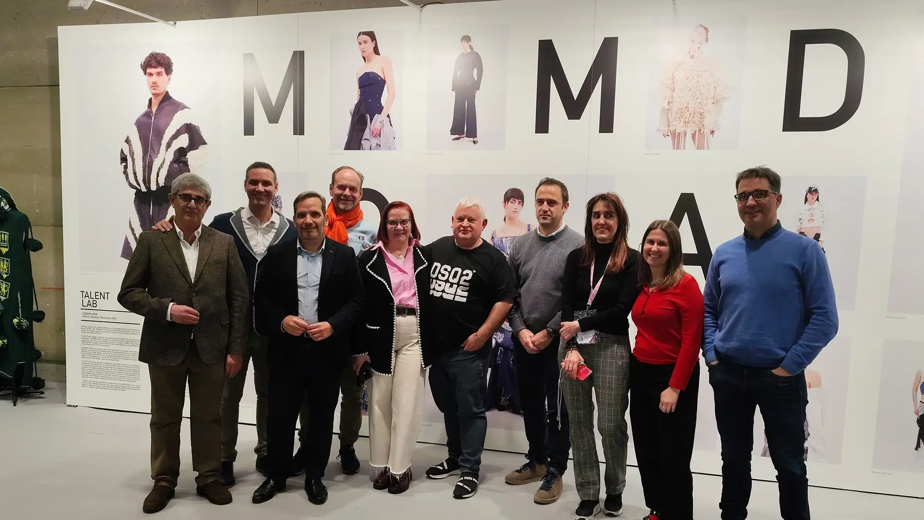 El director del Icecyl, Augusto Cobos, con empresarios de este sector en la Feria MOMAD que se celebra en la capital de España
