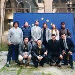 Irene Muñoz junto a alumnos participantes en la II Olimpiada Autonómica sobre la Unión Europea en Castilla y León