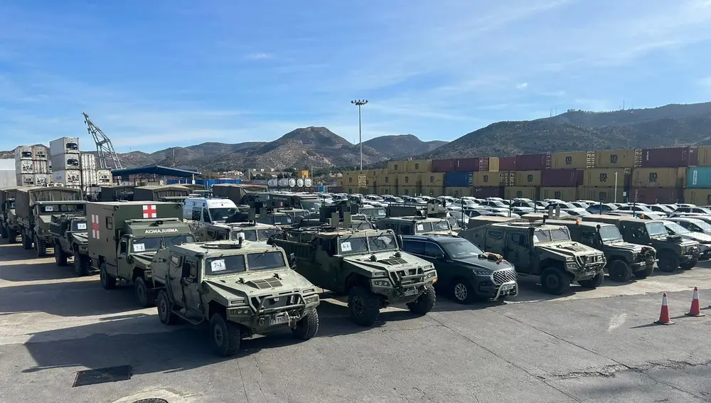 Vehículos españoles en el puerto de Alejandrópolis
