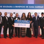 Entrega del cheque a Casa Caridad