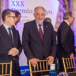 Félix Bolaños y Cándido Conde-Pumpido, en los Premios Pelayo