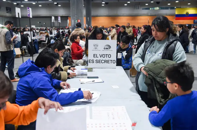 Noboa aventaja a Luisa González 0,48 puntos con el 92% del voto escrutado en Ecuador Noboa aventaja a Luisa González 0,48 puntos con el 92% del voto escrutado en Ecuador