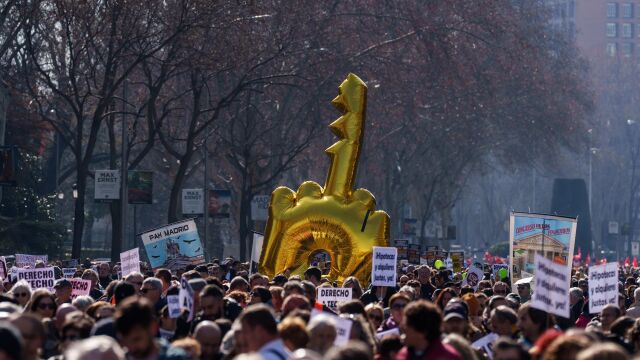 Unas 15.000 personas se manifiestan en Madrid para exigir "el derecho por una vivienda digna": "Es una emergencia"