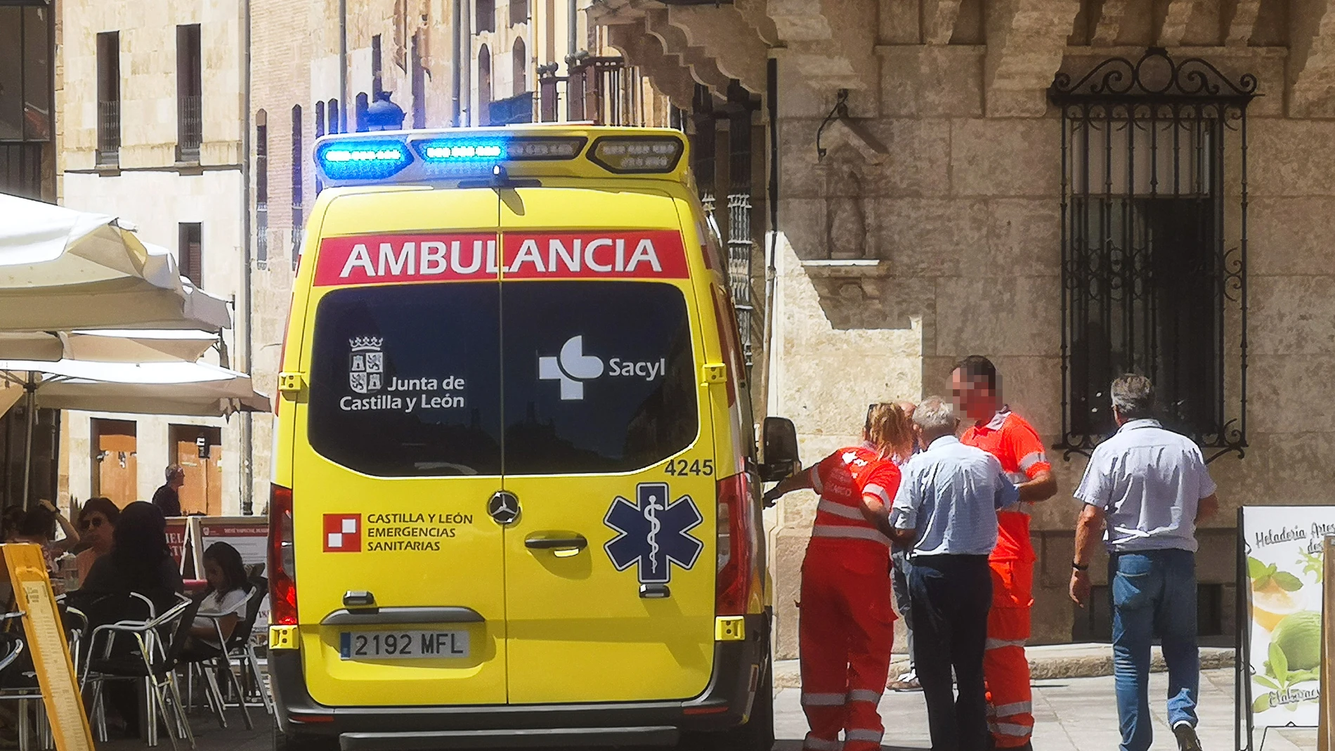 Los servicios de emergencia atienden a un hombre que sufrió un golpe de calor en Ciudad Rodrigo (Salamanca)