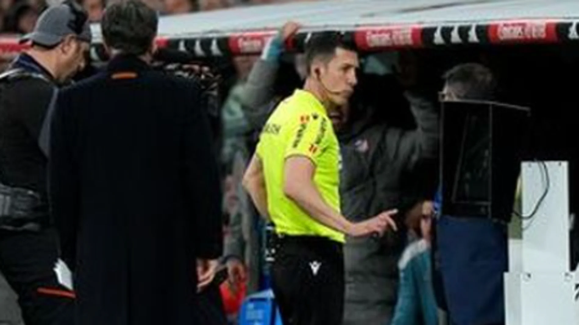 El audio el VAR calienta aún más la polémica del Derbi: "No hay más imágenes... pues vale, voy a pitar penalti"