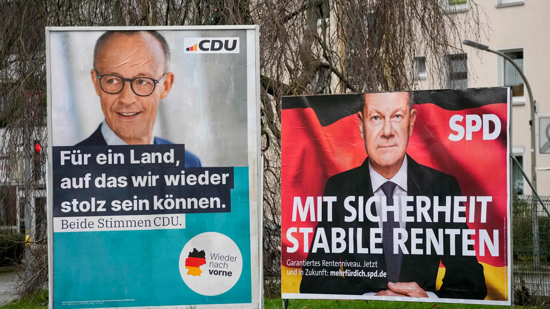 January 27, 2025, Dortmund, North Rhine-Westphalia, Germany: Wahlplakat von Friedrich Merz (CDU) und Bundeskanzler der Bundesrepublik Deutschland Olaf Scholz (SPD) am 27. January 2025 in Dortmund, Deutschland. Die Wahl zum 21. Deutschen Bundestag wird als vorgezogene Neuwahl am 23. Februar 2025 stattfinden. (Foto von Alex Gottschalk/DeFodi Images) +++ ..Election poster of Friedrich Merz (CDU) and Federal Chancellor of the Federal Republic of Germany Olaf Scholz (SPD) on January 27, 2025 in Do...