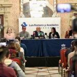 Imagen de la rueda de prensa de la familia del empresario Juan Antonio Hans Checa y el letrado Luis Romero