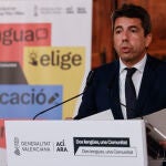 Mazón asiste a la presentación de la campaña sobre la elección de la lengua base en los centros educativos
