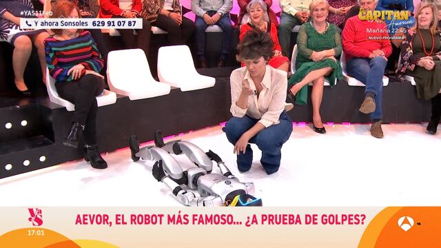 Sonsoles Ónega vuelve a caer el robot más famoso del momento en 'Y ahora Sonsoles'