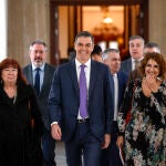 Pedro Sánchez reúne a los grupos parlamentarios en el Congreso y el Senado para analizar el nuevo periodo de sesiones ordinarias.