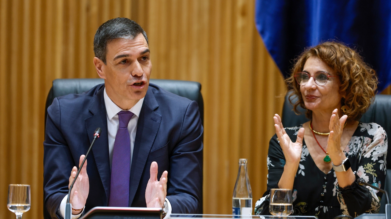 Pedro Sánchez en la reunión interparlamentaria del PSOE