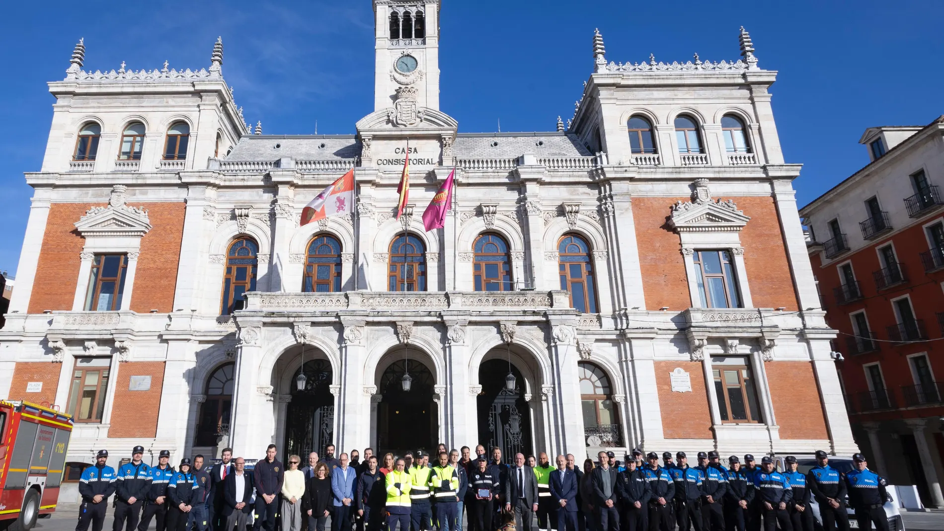 Jesús Julio Carnero con los efectivos desplazados a las zonas afectadas por la DANA