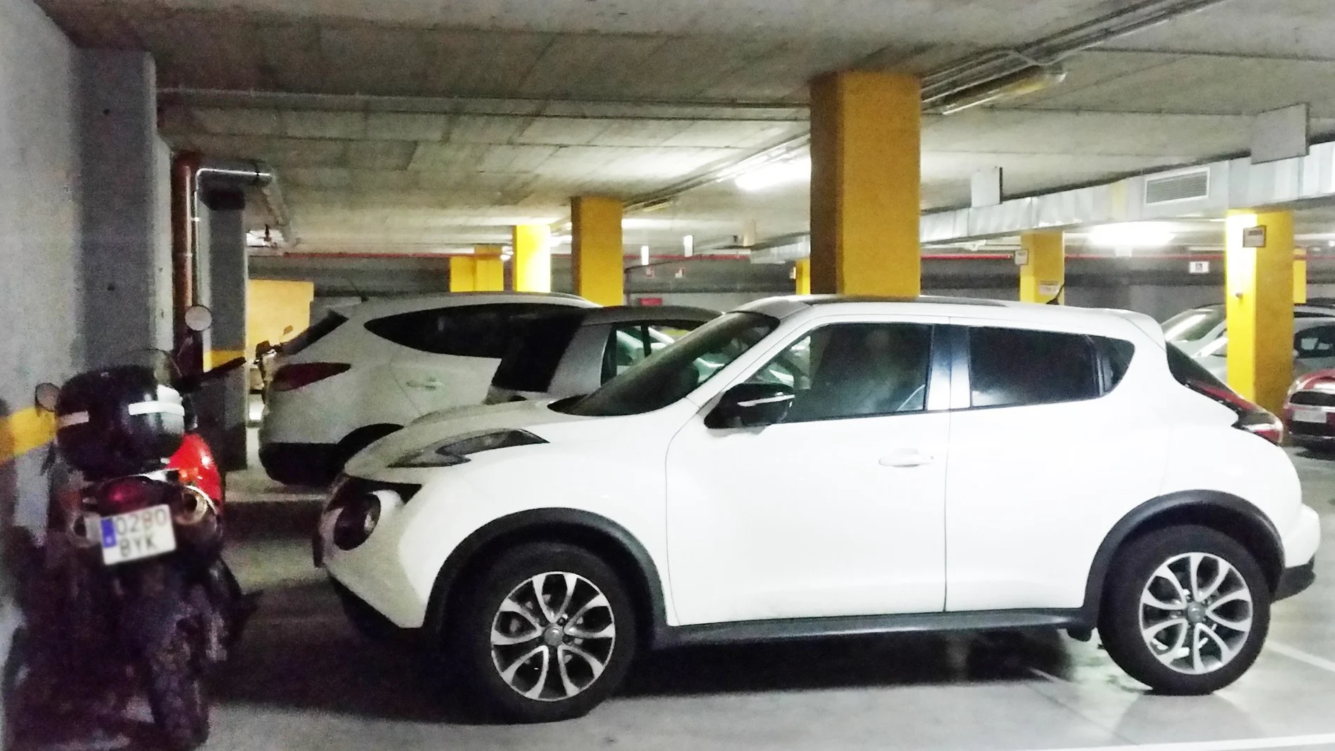 ¿Está permitido aparcar dos vehículos en una misma plaza de garaje?