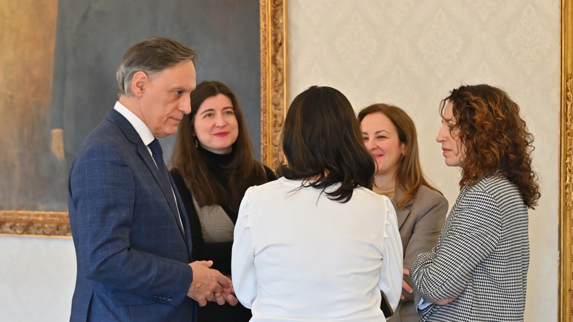 El alcalde de Salamanca, Carlos García Carbayo, recibe a la Asociación de Mujeres Investigadoras y Tecnólogas (AMIT) de Castilla y León