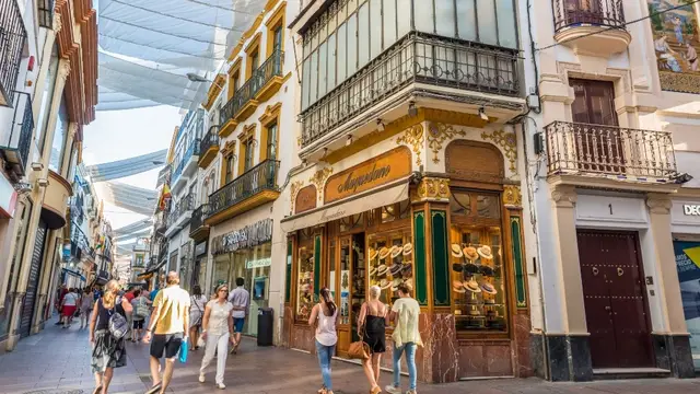 Imagen de la calle Sierpes Imagen de la calle Sierpes