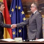 El presidente de la Generalitat, Carlos Mazón (izda) en la toma de posesión de Francisco José Gan Pampols