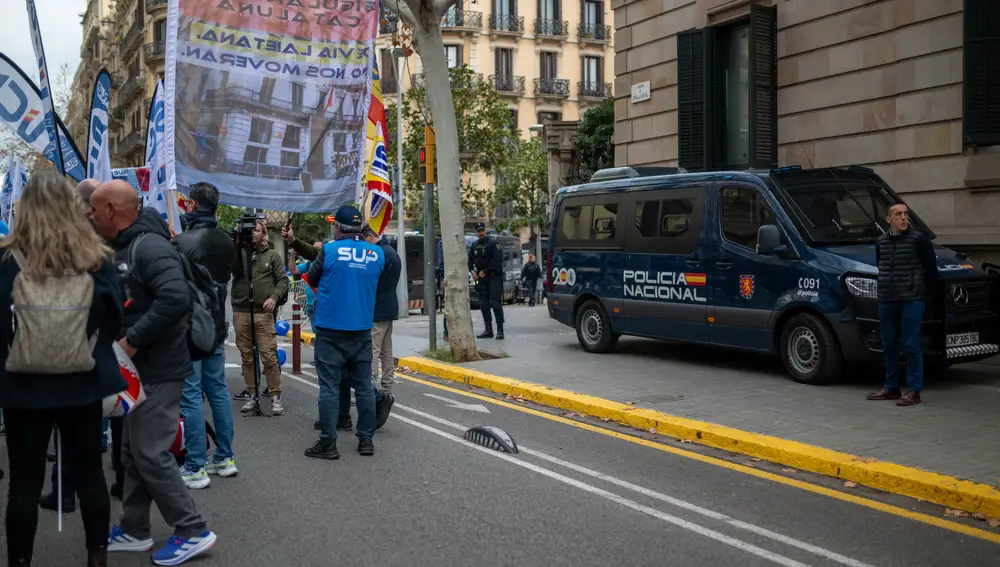 El Sindicato Unificado de Policía se concentra contra la transferencia de competencias a los Mossos d’Esquadra