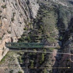 Recreación de esta nueva estructura, situada junto al puente de hierro, en la que se emplearán más de 1.450 metros de cables de acero trenzado