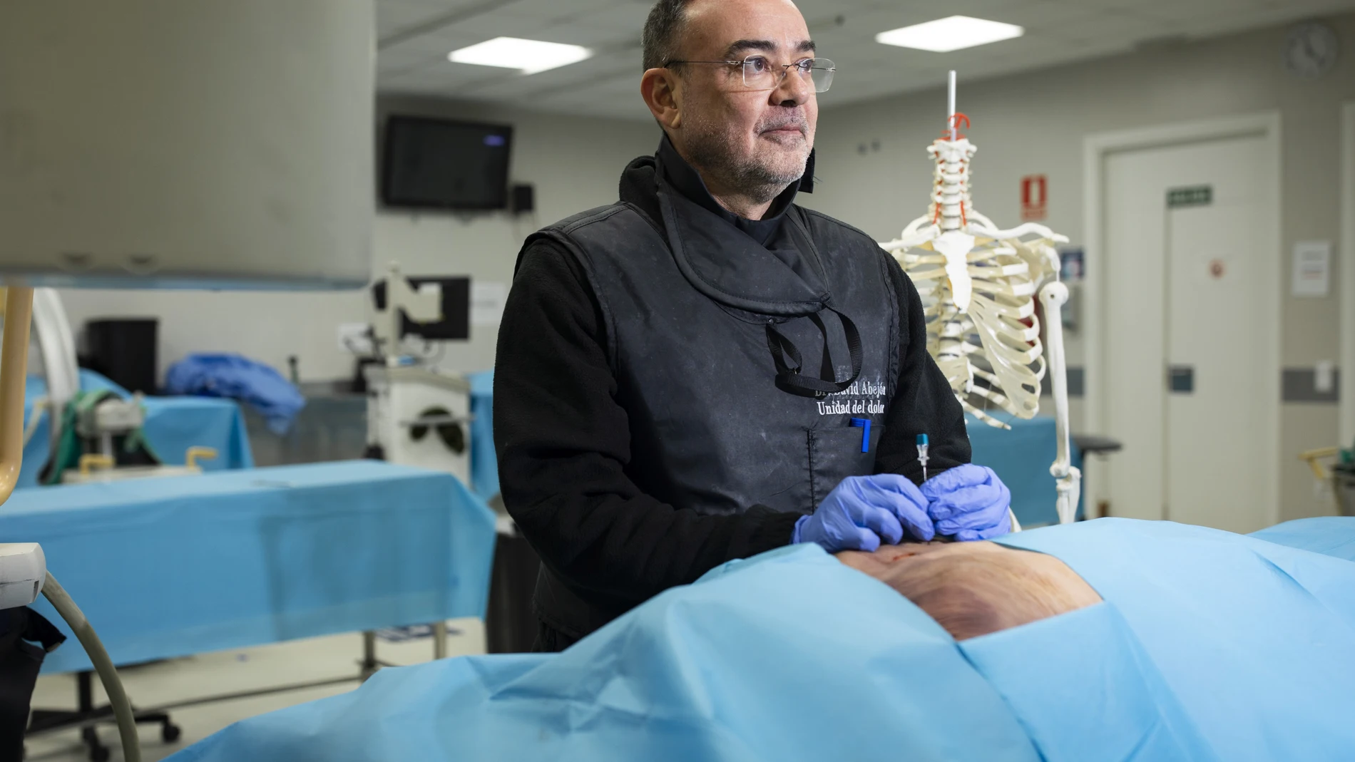 Dr. David Abejón