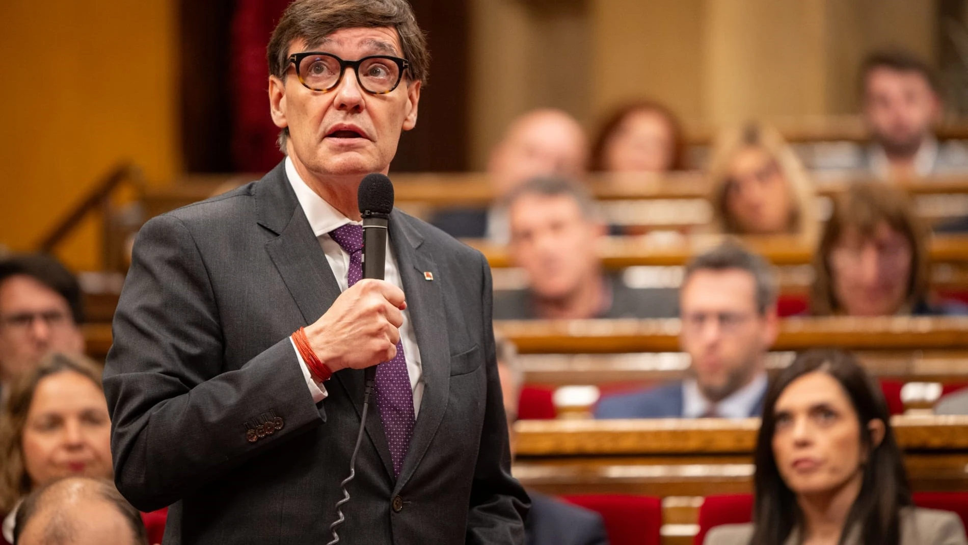 El presidente de la Generalitat, Salvador Illa, interviene en la sesión de control al Govern en el Parlament LORENA SOPENA - EUROPA PRESS 12/02/2025