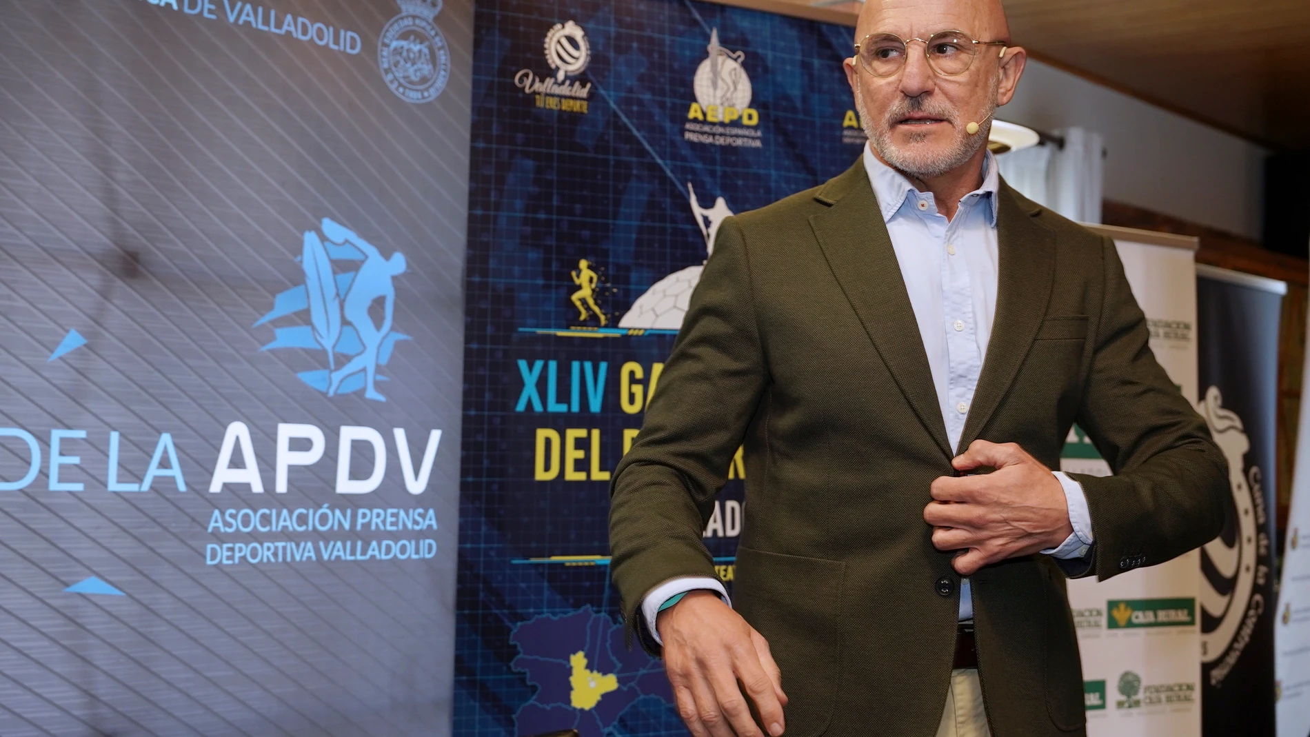 VALLADOLID, 12/02/2025.-El seleccionador nacional de fútbol, Luis de la Fuente, protagoniza los Desayunos de la APDV, organizados por la Asociación de la Prensa Deportiva de Valladolid, este miércoles en Valladolid.- EFE/ Nacho Gallego