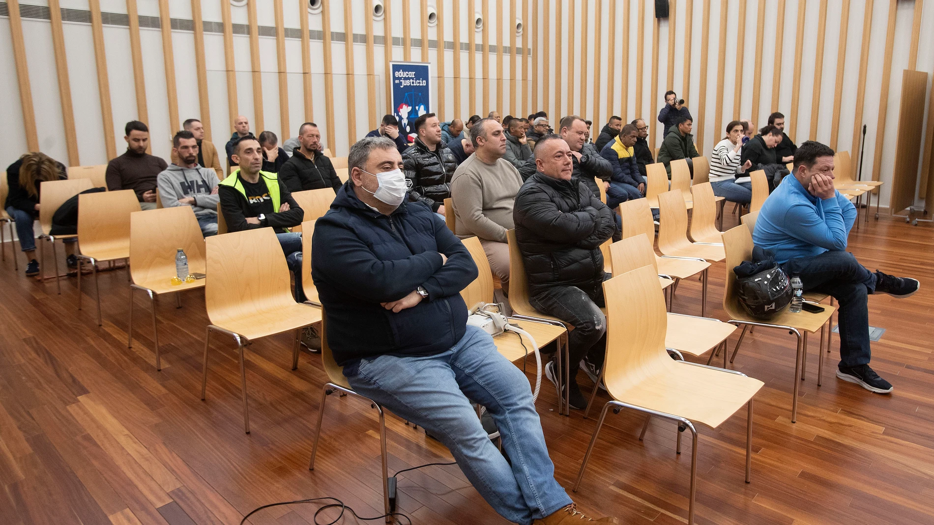 VIGO, 12/02/2025.- Un momento del juicio que se sigue en la Ciudad de la Justicia de Vigo por el alijo de 3.800 kilos de cocaína a bordo del barco MV Karar, en el que hay 28 procesados. EFE / Salvador Sas