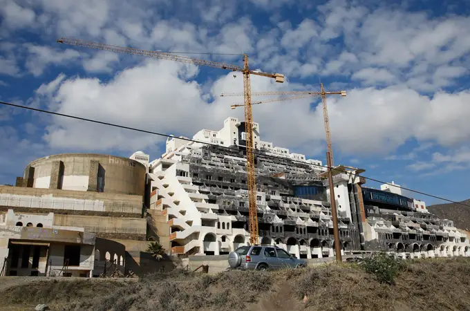 Carboneras da el primer paso para declarar ilegal el Algarrobico Carboneras da el primer paso para declarar ilegal el Algarrobico