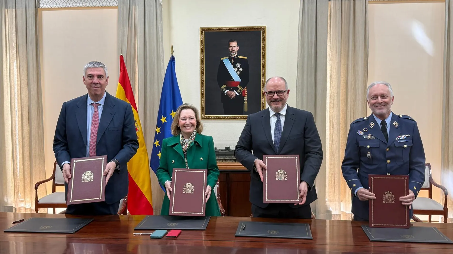 Defensa, Indra y EM&E firmaron ayer el acuerdo para comprar 14 sistemas antidrón C-UAS Arance