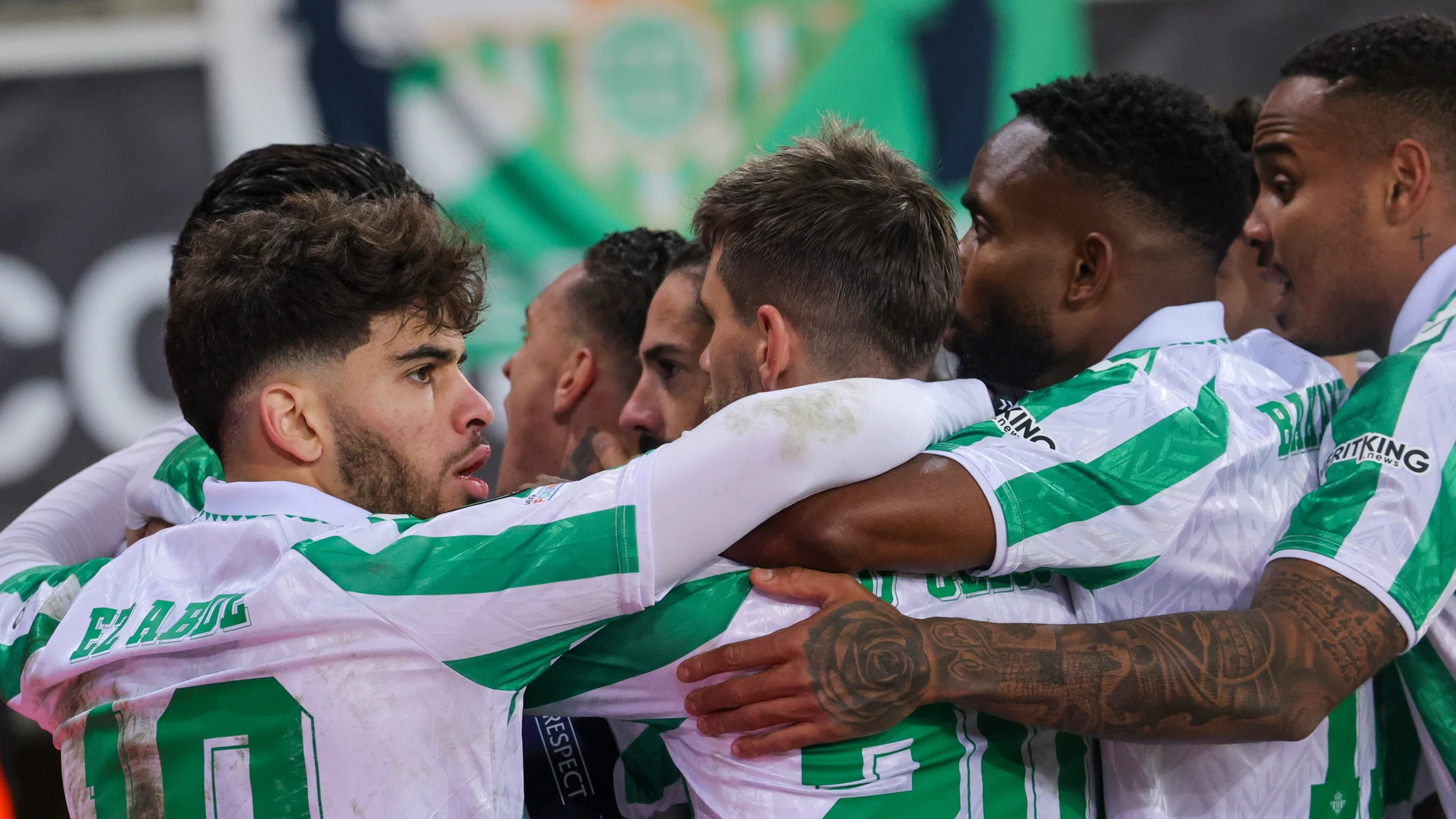 GENT (Belgium), 13/02/2025.- Players of Real Betis celebrate the 0-1 goal during the UEFA Conference League knockout phase play-offs 1st leg match between KAA Gent and Real Betis, in Gent, Belgium, 13 February 2025. (Bélgica) EFE/EPA/OLIVIER MATTHYS