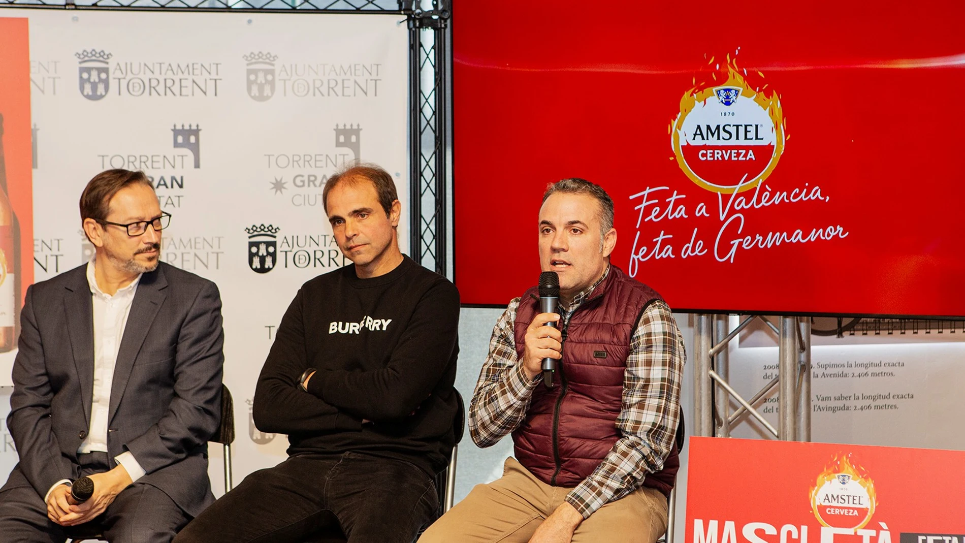 Pablo Mazo, Ricardo Caballer (en el centro) y Vulcano, durante la presentación de la iniciativa