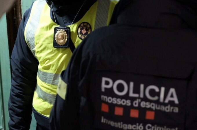 Siete detenidos y tres narcopisos desmantelados en Ciutat Vella (Barcelona)