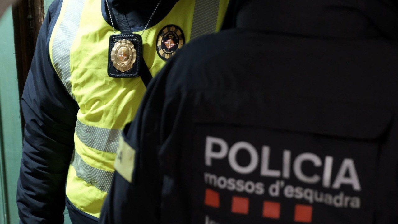 Vecinos de Badalona propinan una brutal paliza a ladrón inmediatamente después de que asaltase a una joven a punta de navaja