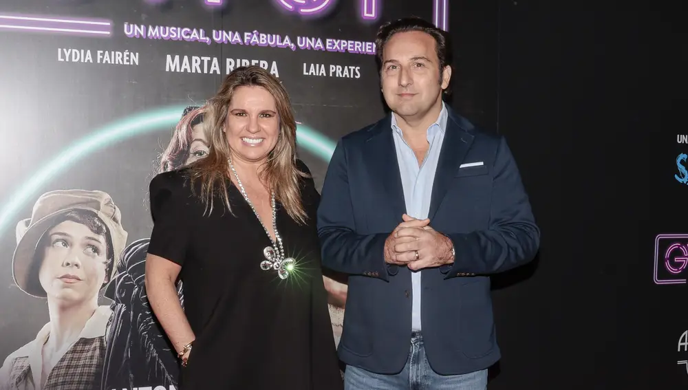 Carmen Porter e Íker Jiménez en el estreno de "Gypsy"
