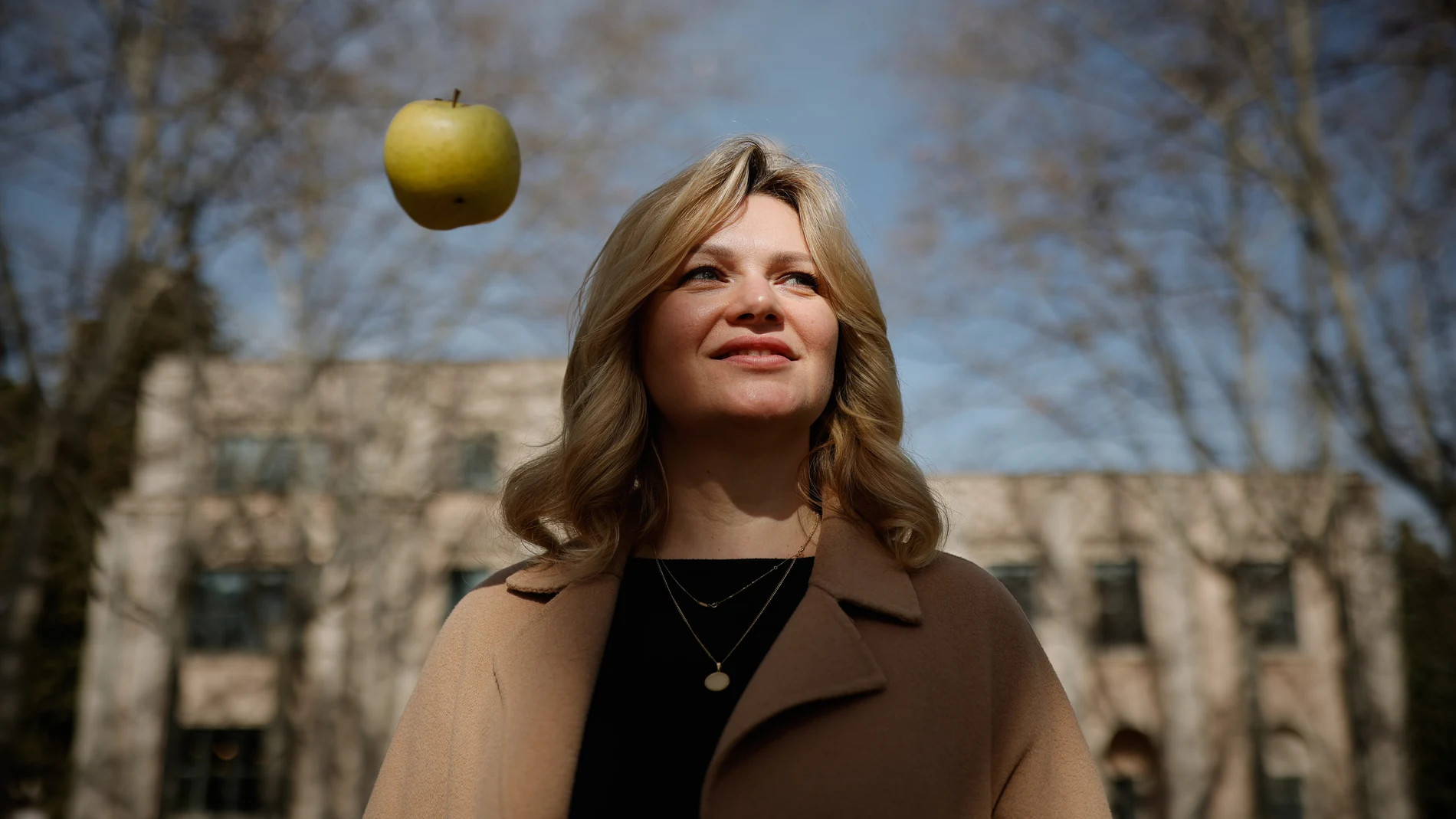 Entrevista con Svitlana Popivnyak, más conocida como Esbieta. En el año 2000 se trasladó a España, donde su pasión por la cocina acabó convirtiéndose en mucho más que un hobby: hoy en día se dedica a los fogones a tiempo completo. En 2015 creó su canal de YouTube Recetas de Esbieta. © Alberto R. Roldán / Diario La Razón. 13 02 2025