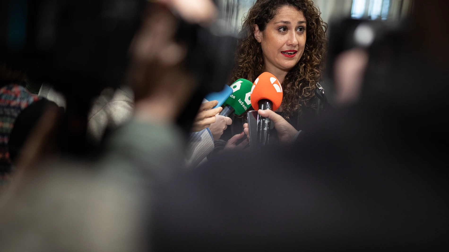 La concejala en el Ayuntamiento de Madrid por el PSOE, Enma López, ofrece declaraciones a los medios durante la inauguración y primera sesión del Foro AVANZA con el debate bajo el título las Razones y Raíces del surgimiento internacional de la ideología ultra, en el Círculo de Bellas Artes, a 13 de febrero de 2025, en Madrid (España). Esta primera sesión tendrá entre 60 y 70 participantes que analizarán y debatirán sobre las causas de crecimiento de las ‘’nuevas derechas libertarias y el popu...