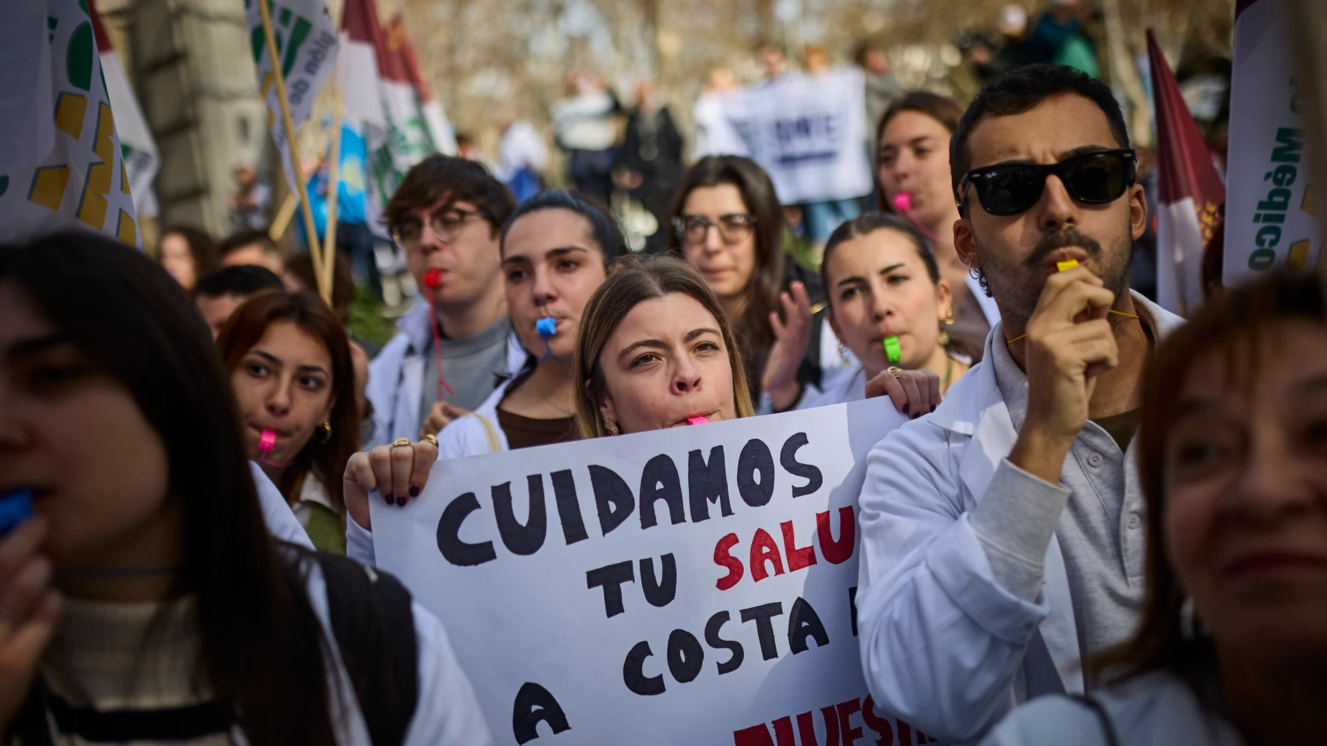 Los sindicatos médicos se manifiestan este jueves ante el Ministerio de Sanidad para exigir un estatuto propio. © Alberto R. Roldán / Diario La Razón 13 02 2025