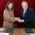 El presidente de la Fundación y de las Cortes Autonómicas, Carlos Pollán, y la rectora de la Universidad de León, Nuria González