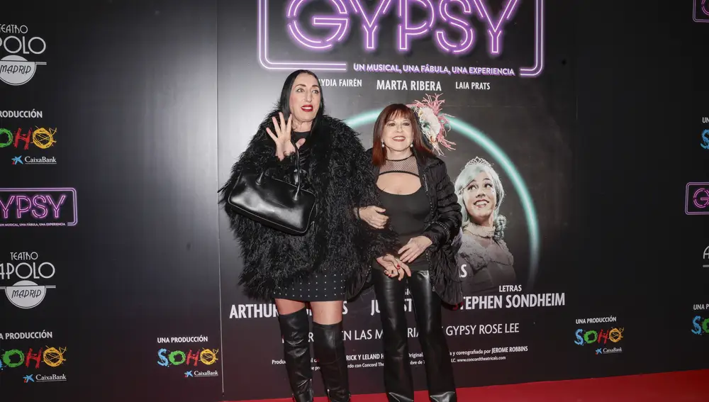 Rossy de Palma y Loles León en el estreno de "Gypsy"