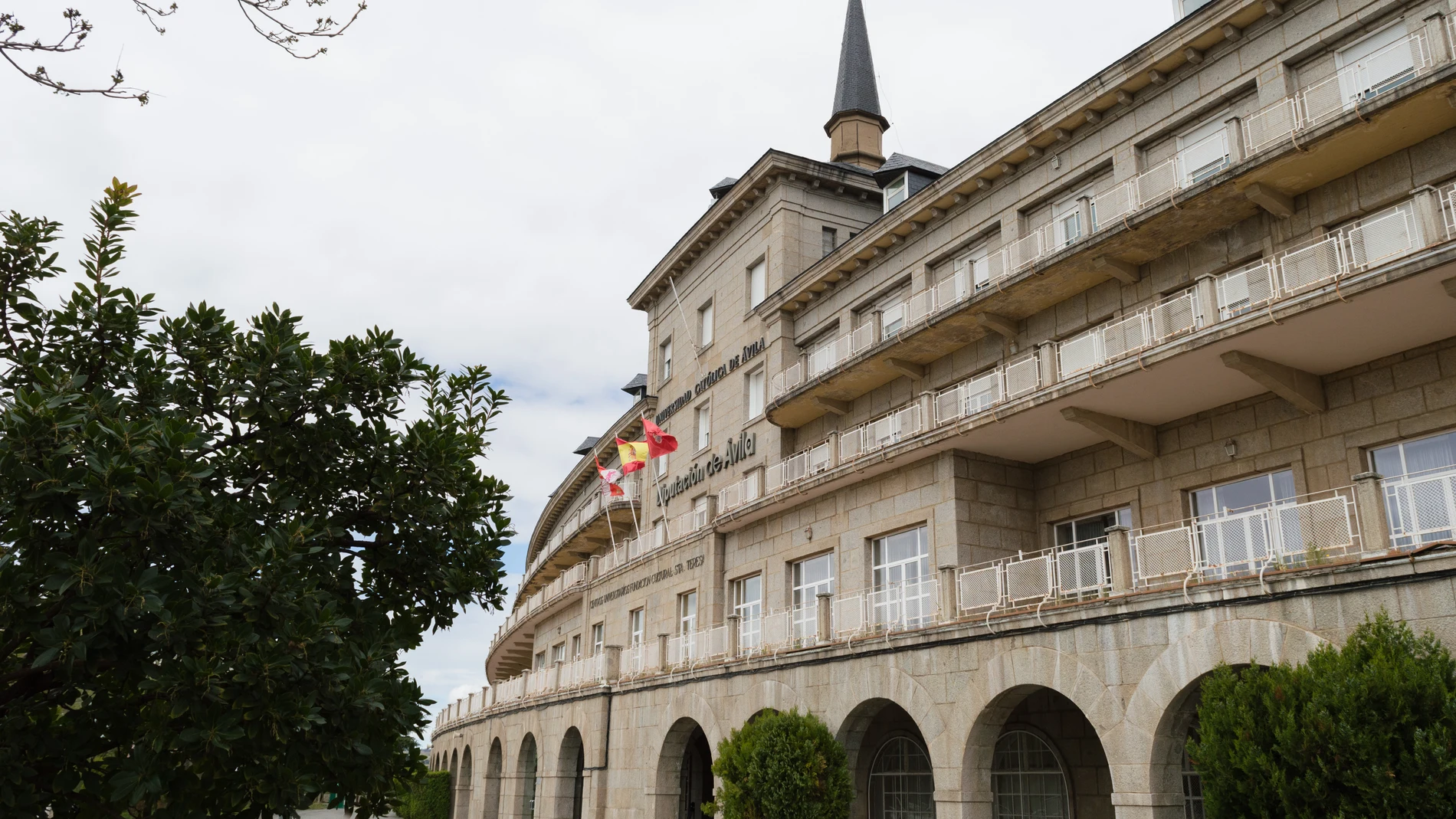 Fachada de la Universidad Católica de Ávila