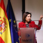 Robles visita las instalaciones de Hisdesat Centro de Control de Satélites 