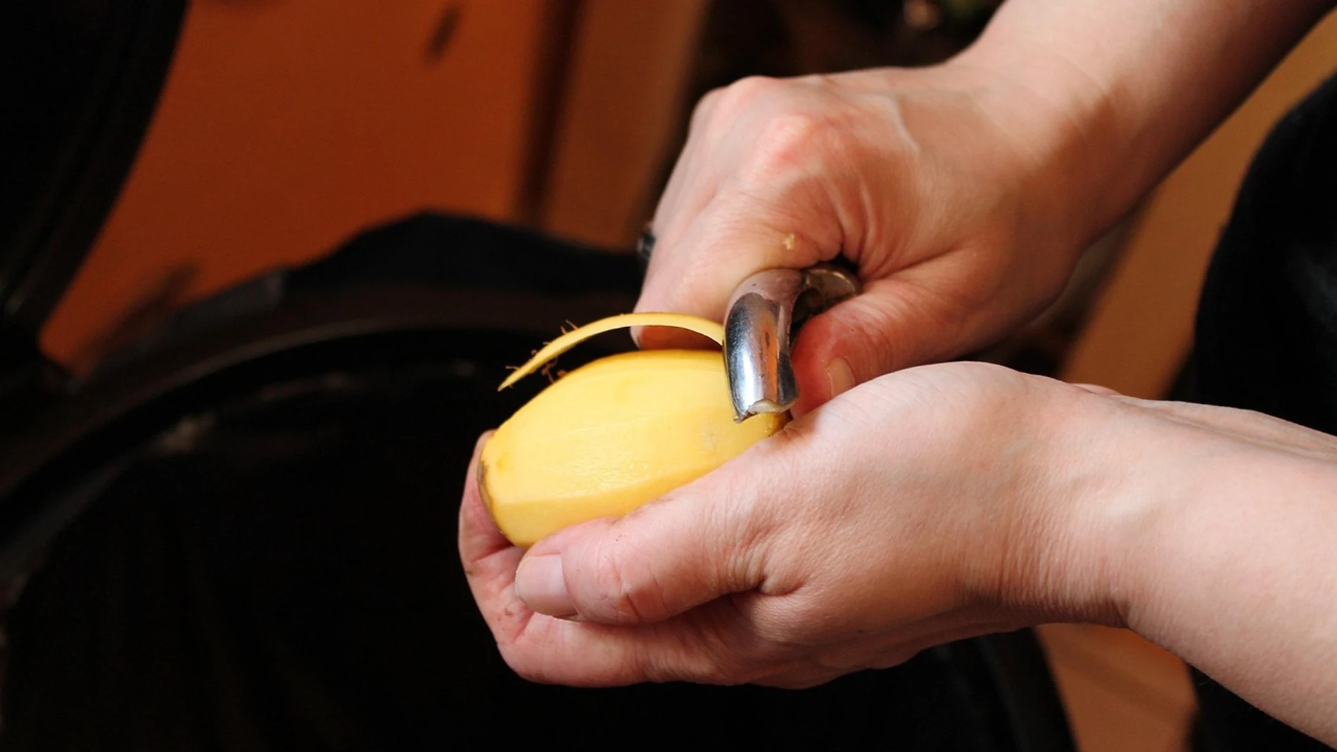 Si tienes cáscaras de pepino tienes un tesoro: 5 formas de aprovecharlas sin que acaben en la basura