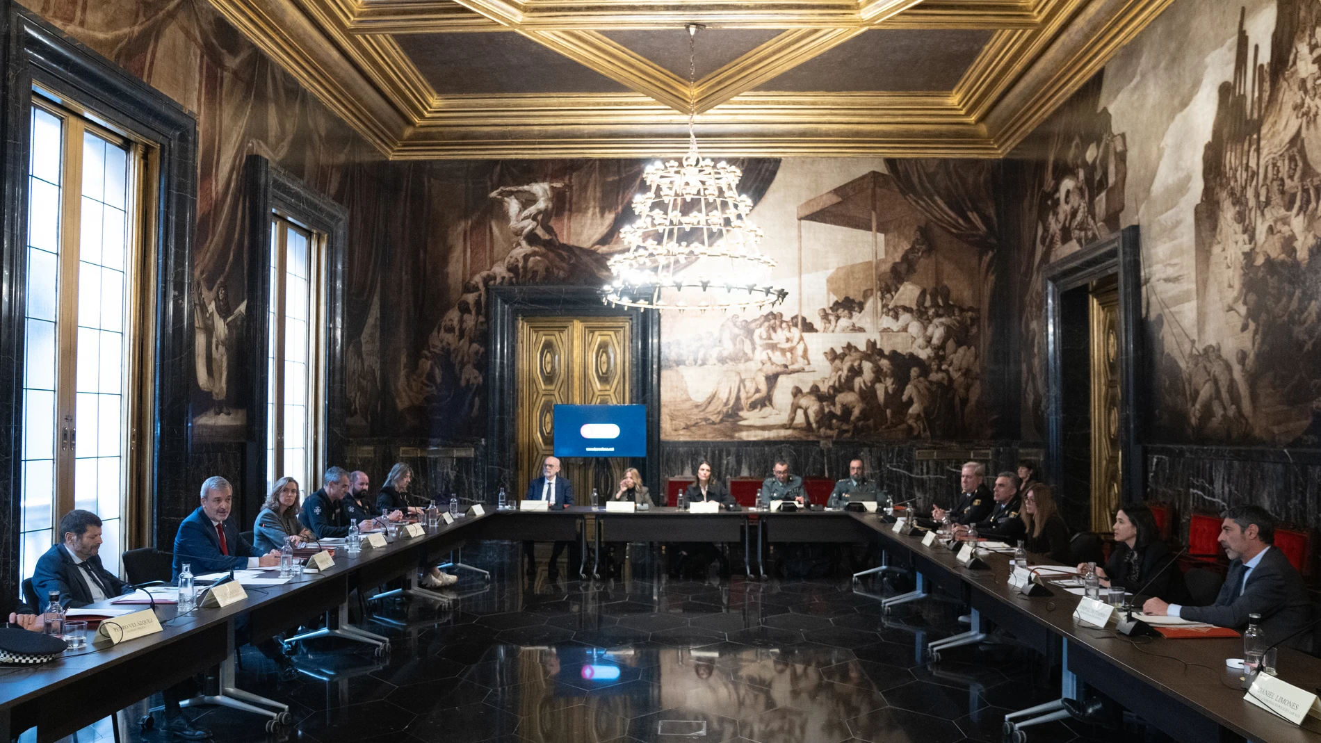 El alcalde Jaume Collboni, la consellera Núria Parlon, el teniente alcalde Albert Batlle, el director general de Mossos, Josep Lluís Trapero y el delegado del Gobierno, Carlos Prieto, participan en la Junta de Seguridad de Barcelona, a 14 de febrero de 2025, en Barcelona, Cataluña (España). La Junta Local de Seguridad, presidida por la alcaldesa, es la reunión de las fuerzas y los cuerpos de seguridad que operan en la ciudad de Barcelona con la judicatura y la fiscalía, así como con otras aut...