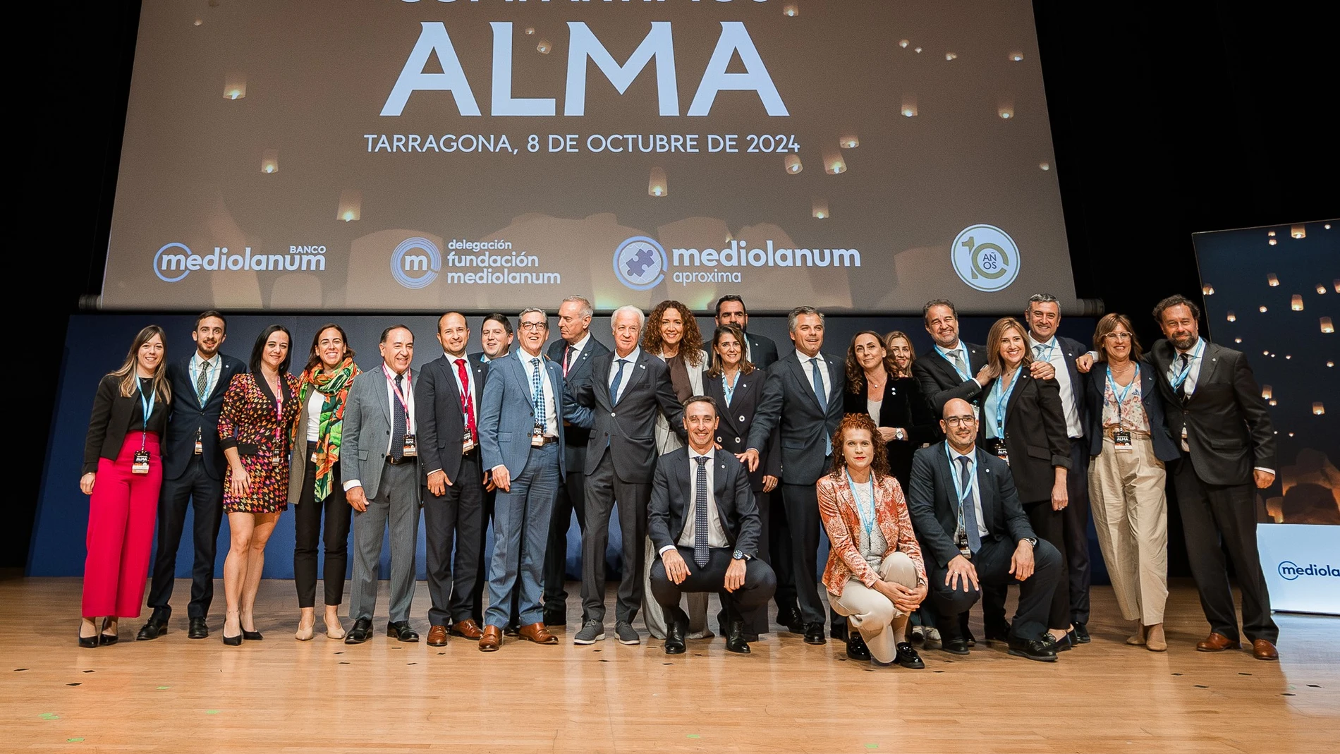 Foto de familia de los padrinos y las madrinas