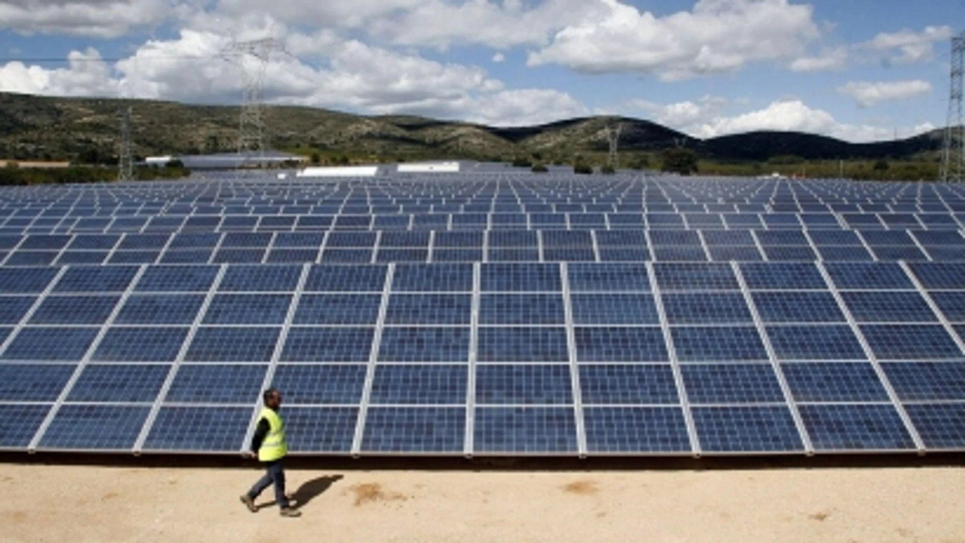Instalación de plantas fotovoltaicas de Naturgy en Andalucía. La compañía cuenta con una hoja de ruta cuyo objetivo es alcanzar la neutralidad de emisiones en 2050